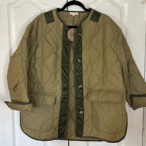 Aaron & Amber nylon woman jacket.  Two toned green quilt style.  Very cute NWT.